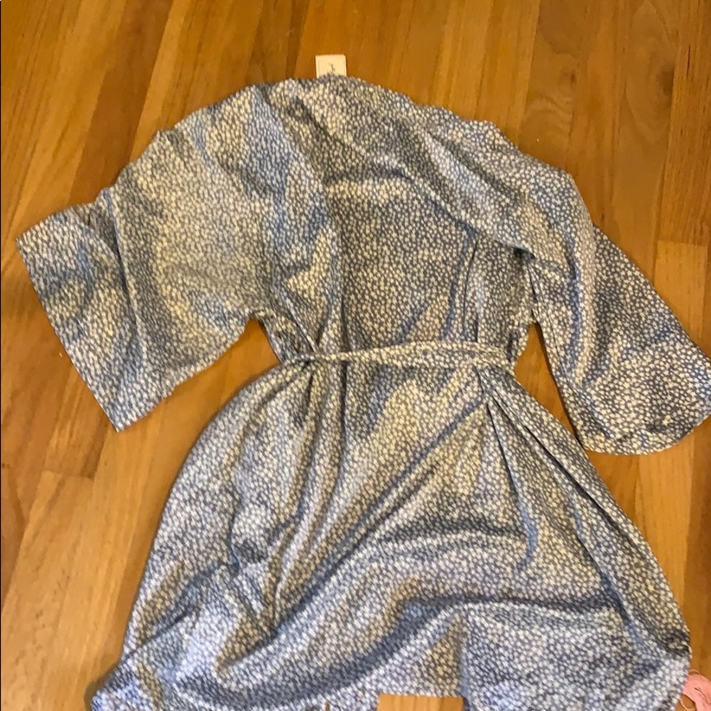 Robe - Picture 3 of 3